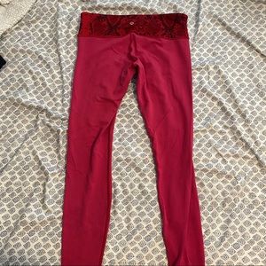 REVERSIBLE LULULEMON RED/CORAL LEGGINGS!